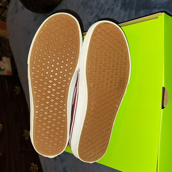 🌹🎉Host Pick🎉🌹Like New!! VANS BURGUNDY HIGHTOPS - Picture 7 of 8